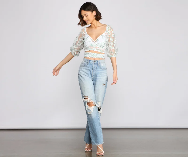 effortlessly-embroidered-floral-crop-top-060031340001