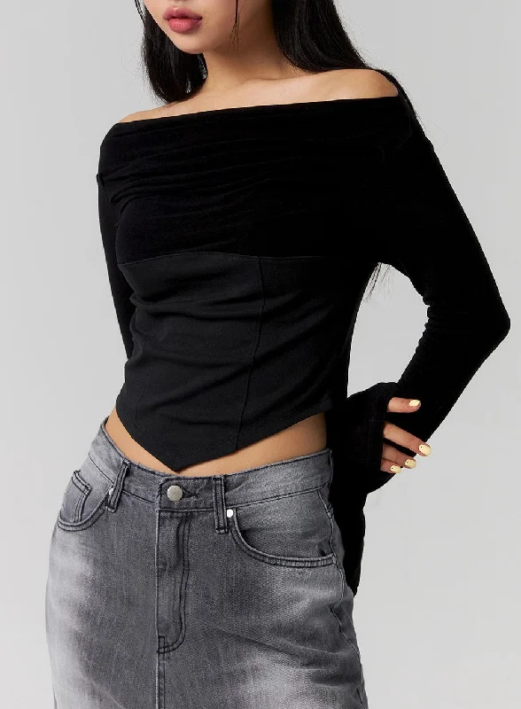 off-shoulder-unbalanced-hem-crop-tee-cg315