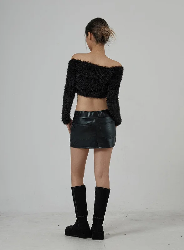 off-shoulder-zipper-faux-fur-cropped-top-cj302