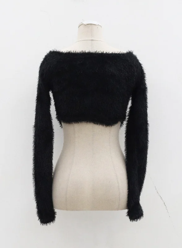 off-shoulder-zipper-faux-fur-cropped-top-cj302