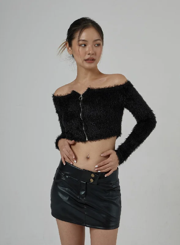 off-shoulder-zipper-faux-fur-cropped-top-cj302