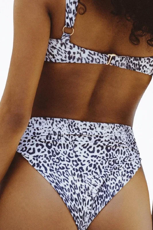 black/white leopard